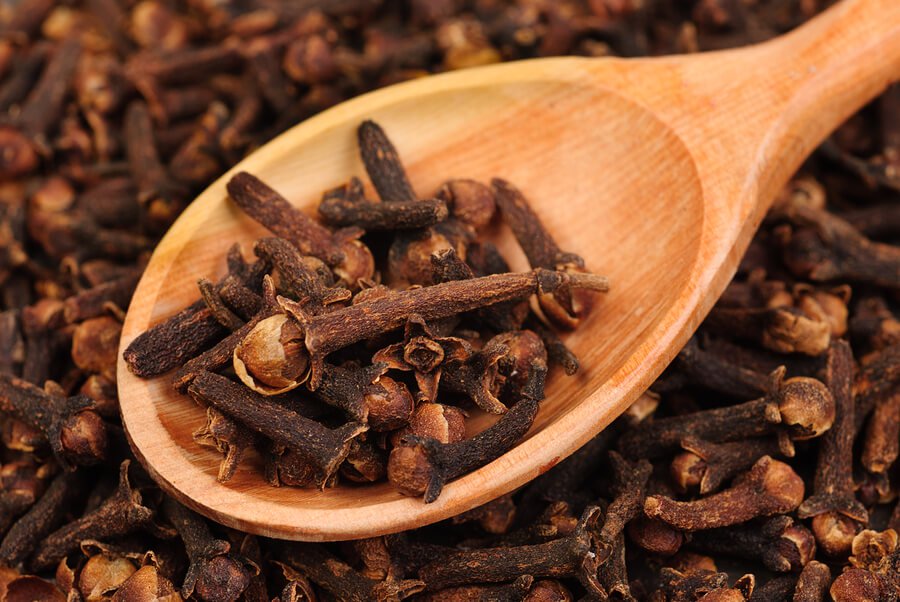 14 Amazing Health And Beauty Benefits Of Clove Oil